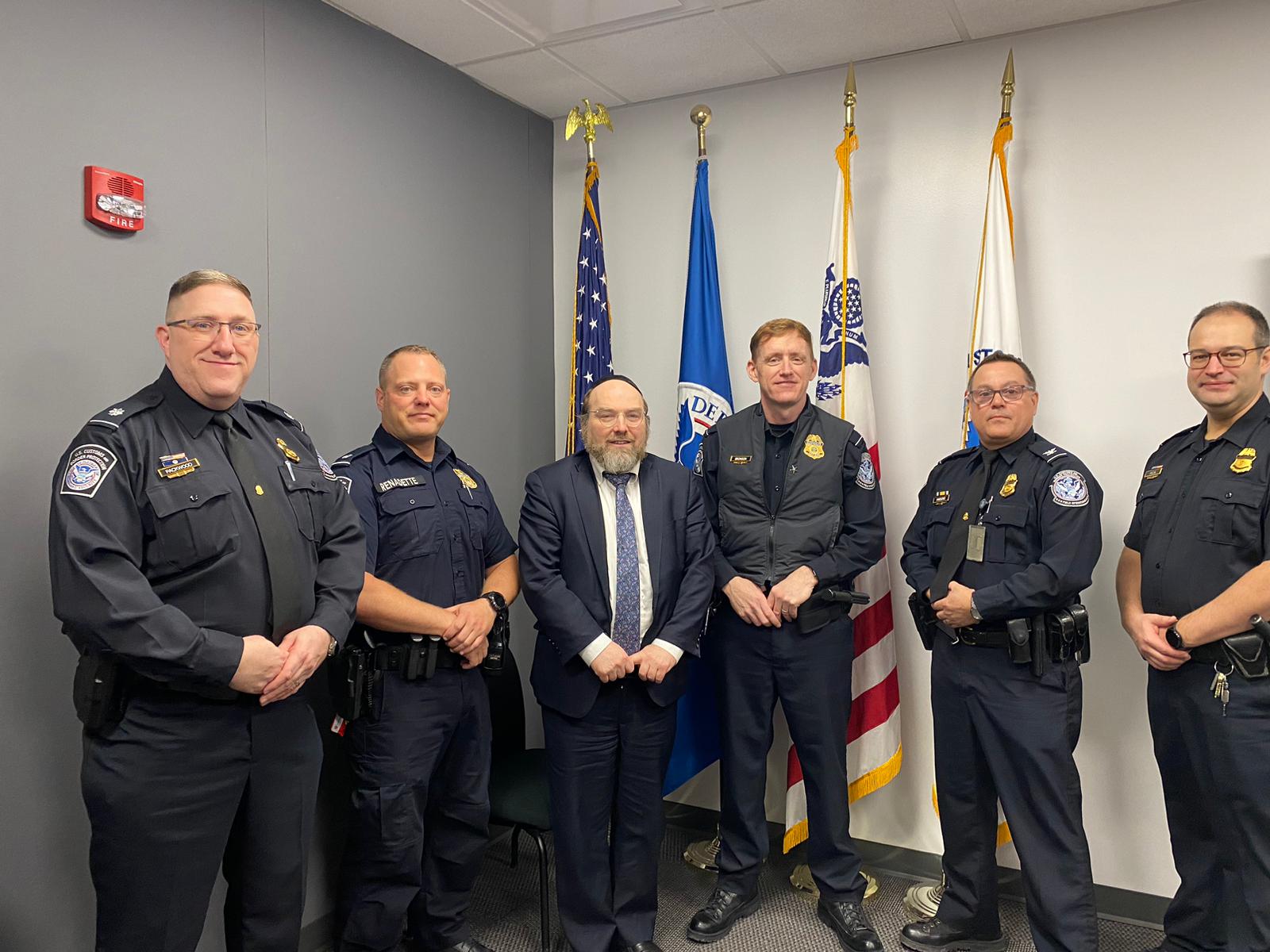 Rabbi Saul Emanuel meets with Officers at Champlain border crossing ...